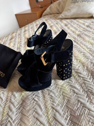 Zapatos Maje Terciopelo Negro y Dorado