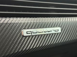 Audi A4 2.0 TDI quattro S tronic S line edition