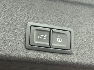 Audi A4 2.0 TDI quattro S tronic S line edition