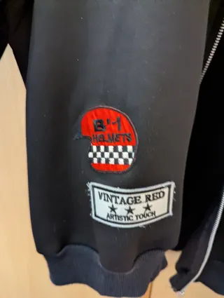 Chaqueta Bomber negra con parches