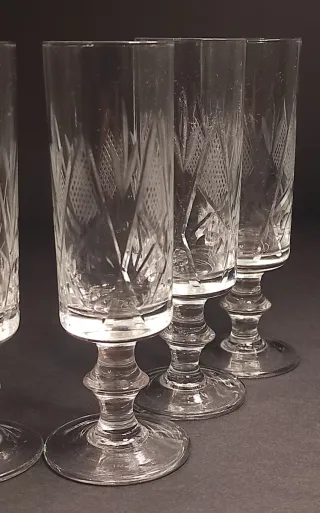 Bicchierini in cristallo intagliato da liquore