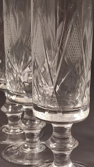 Bicchierini in cristallo intagliato da liquore