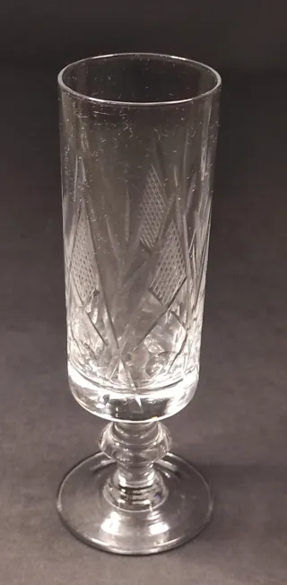 Bicchierini in cristallo intagliato da liquore