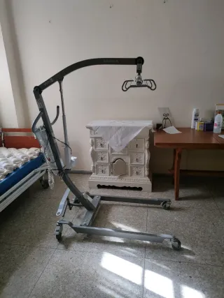 Grúa, cama y silla reclinable