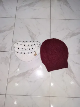 Cappello donna bianco e cappello bordeaux