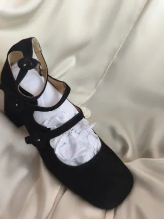 Zapatos ALMA EN PENA ante negros