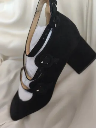 Zapatos ALMA EN PENA ante negros