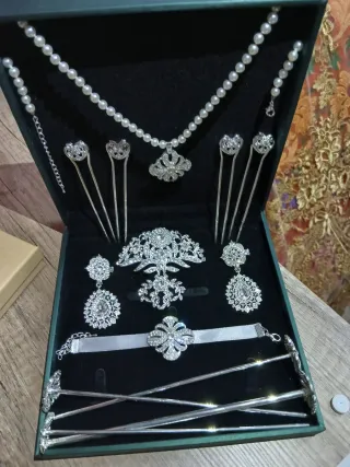 Aderezo de fallera a estrenar