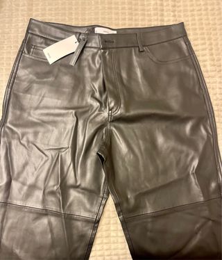 Pantalón efecto piel Mango negro