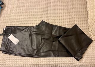 Pantalón efecto piel Mango negro