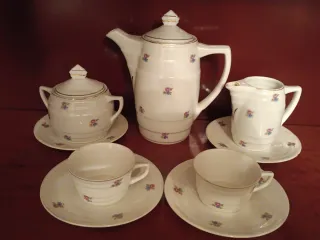 Set di caffè in porcellana antica con fiori