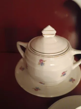 Set di caffè in porcellana antica con fiori