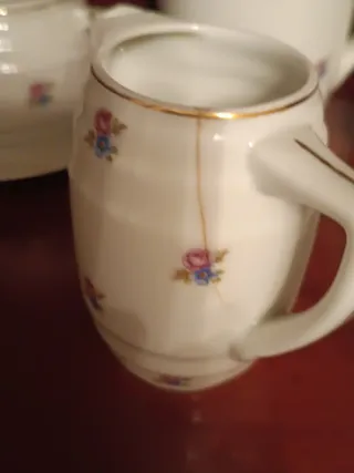 Set di caffè in porcellana antica con fiori