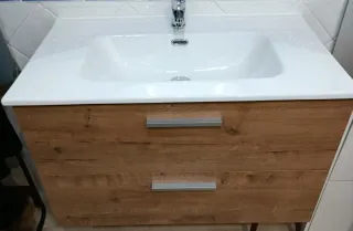 Mueble de lavabo madera y blanco