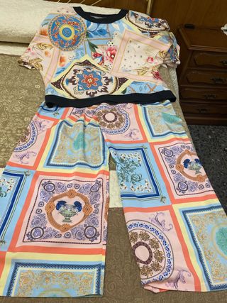 Conjunto pantalón y blusón estampado