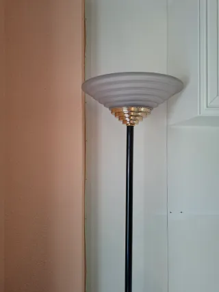 Mesa de comedor cristal y metal dorado