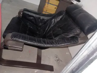 Sillón relax piel negro y estructura madera