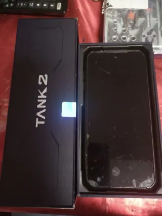 Smartphone Tank 2 gris/multicolor.proyector laser