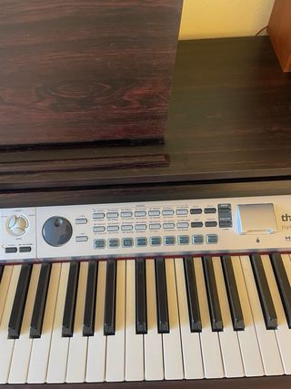 Piano de pared digital con banqueta, marca Thomann