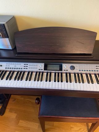 Piano de pared digital con banqueta, marca Thomann