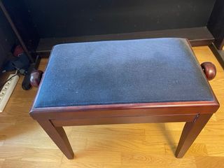 Piano de pared digital con banqueta, marca Thomann