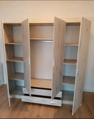 Armario de madera color beige/marrón