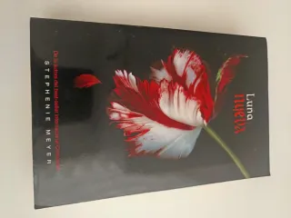 Crepúsculo y Luna nueva . 8€ los dos