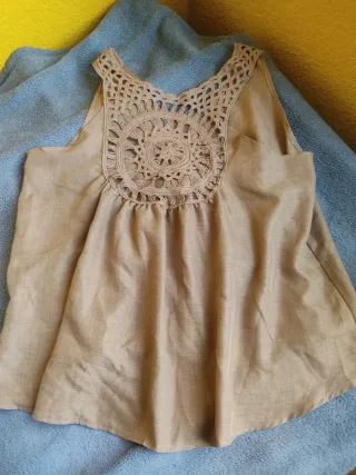 Blusa beige con crochet