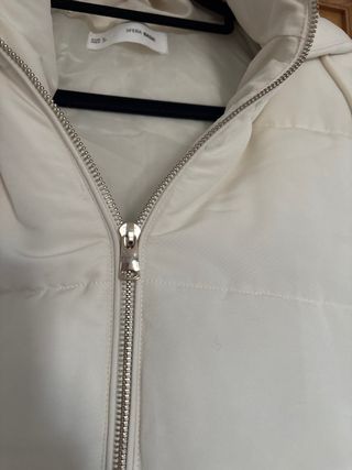 Nuevo. Chaleco largo acolchado blanco