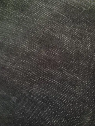 Cazadora vaquera en negro desgastado