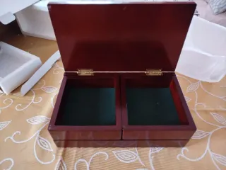 Joyero de madera con compartimentos