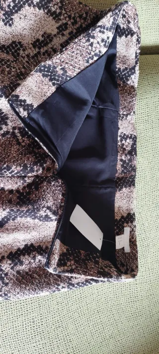 Falda H&M efecto piel serpiente