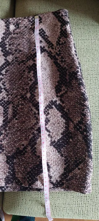 Falda H&M efecto piel serpiente