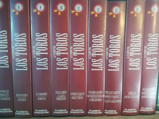 REVISTAS Y VHS SOBRE TAUROMAQUÍA (TOROS)