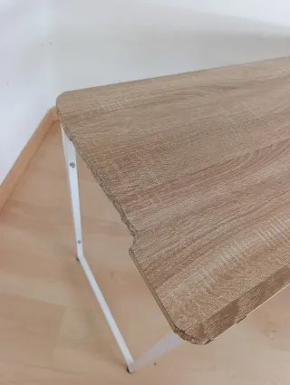 Mesa auxiliar en L con dos estantes