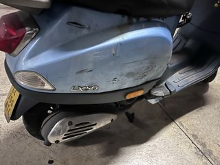 Vespa ET2 ciclomotor azul