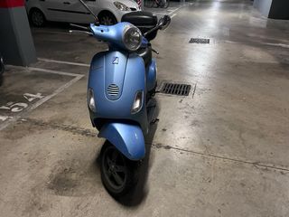 Vespa ET2 ciclomotor azul