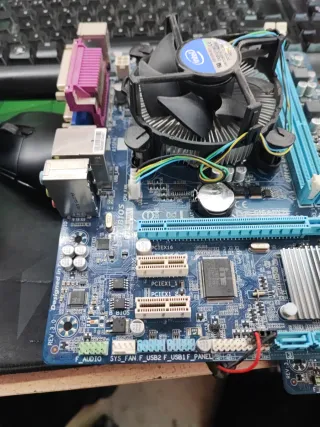 Placa Base Gigabyte Socket 1155 GA-H61M-DS