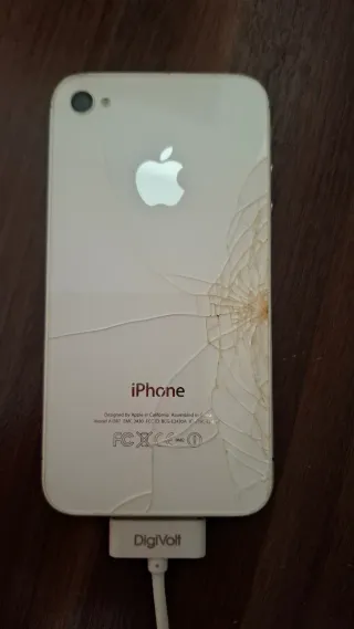 iPhone 4s Bianco e Argento con caricatore in regalo