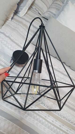 Lámpara de mesa negra jaula