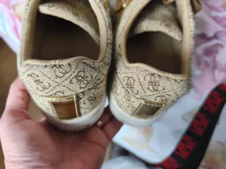 Deportivas Guess Mujer Beige y Dorado