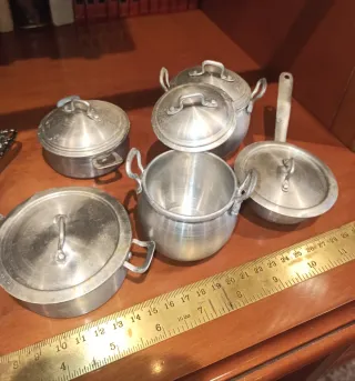 Antiguas Cacerolas Juguete Miniatura vintage.