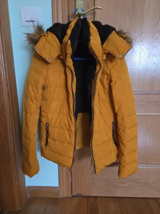Plumífero Zara Amarillo con Capucha