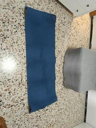 Se regala Esterilla de yoga azul