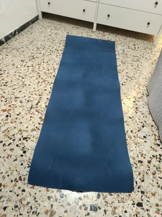 Se regala Esterilla de yoga azul