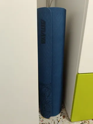 Se regala Esterilla de yoga azul