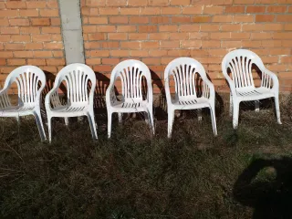 5 Sillas de Jardín Blancas de Plástico