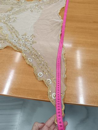 Manteleta tul bord. marfil oro, lent. oro. 76cm