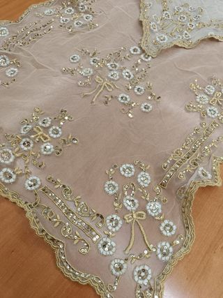 Manteleta tul bord. marfil oro, lent. oro. 76cm