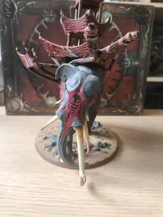 Warhammer Mumak - Figura de Colección